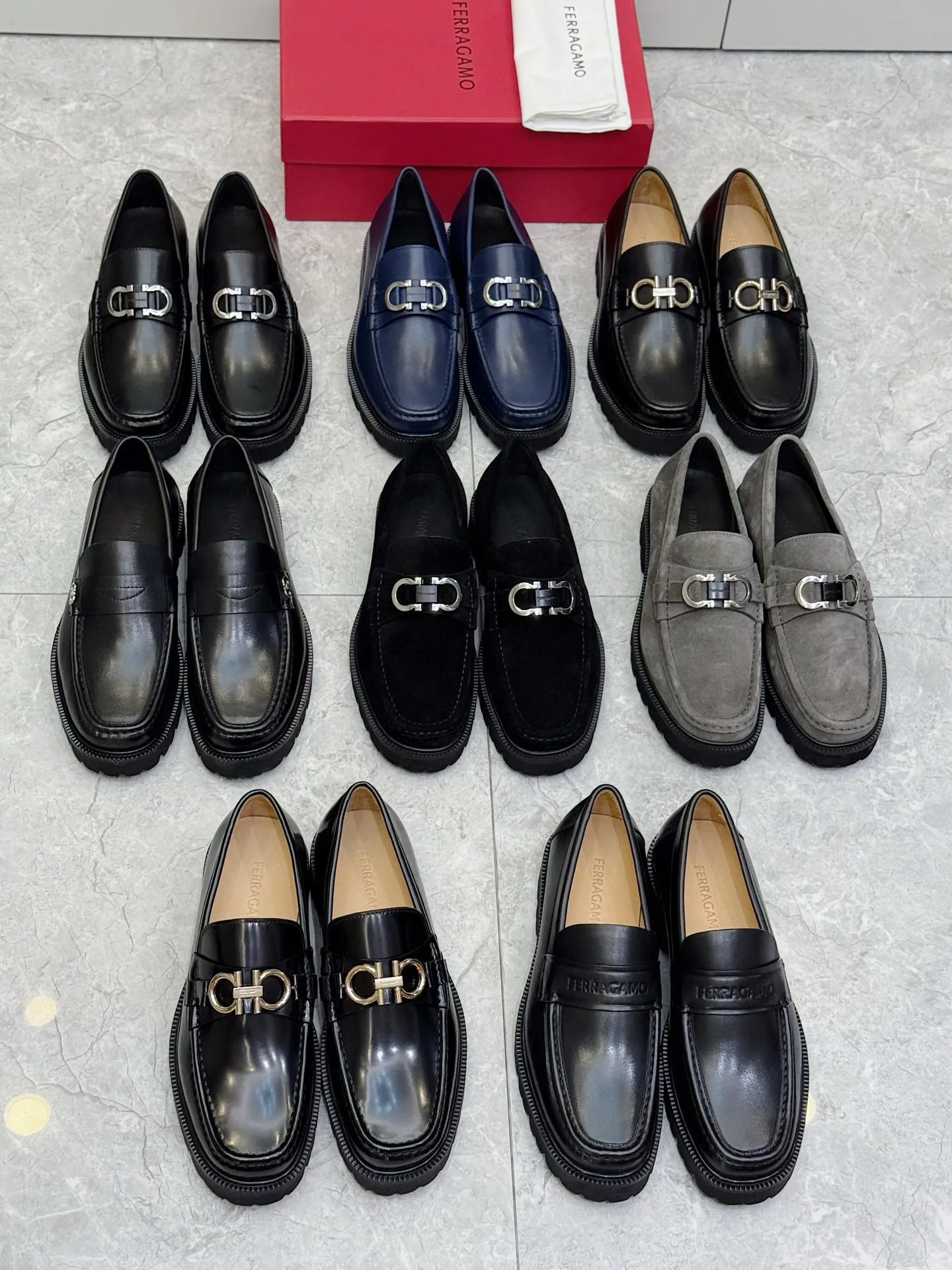 [Ferragamo] Top P: 760💰 Number of yards: 39~44 (38.45. Customized, non-returnable) Ferragamo men's leather derby shoes. The new derby shoes are light in texture and cool in style. They adopt exquisite eyelet uppers and novelly define urban trends. Made of brushed cowhide, it has a plump and rounded toe box and is decorated with delicate wingtip decorative details. Imported cowhide + cowhide lining.